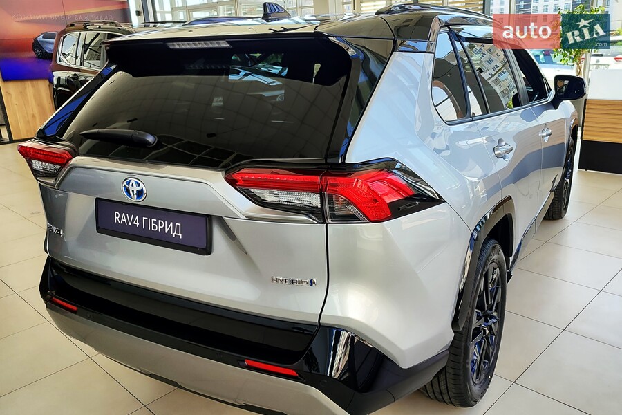 Toyota RAV4 - фото 7