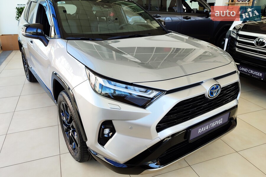 Toyota RAV4 - фото 4