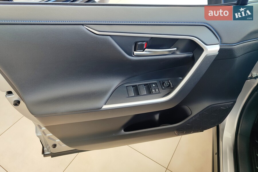 Toyota RAV4 - фото 18
