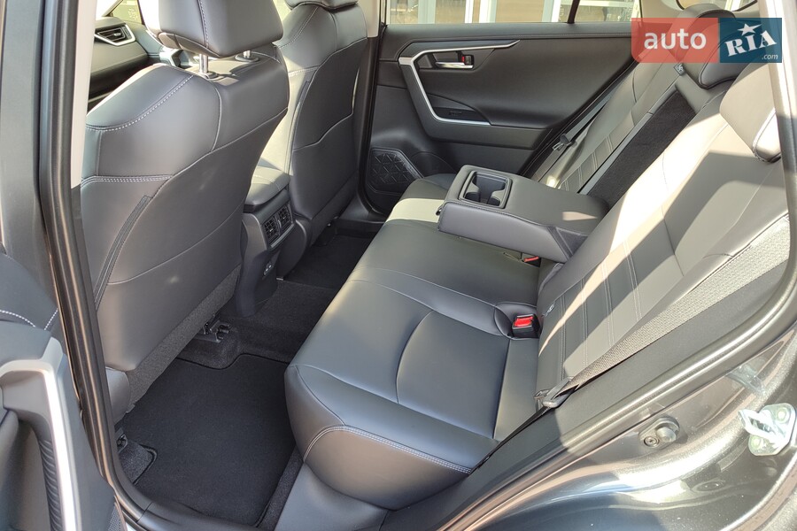 Toyota RAV4 - фото 16