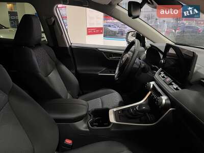 Новый Toyota RAV4 2025 - фото 5