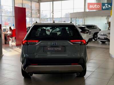 Новый Toyota RAV4 2025 - фото 5