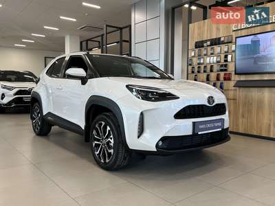 Toyota Yaris Cross Lounge 1.5 e-CVT (116 к.с.) 2025