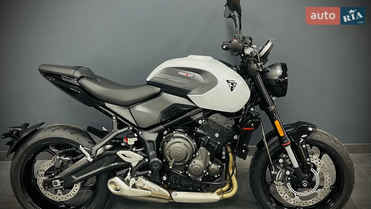 Triumph Trident Base