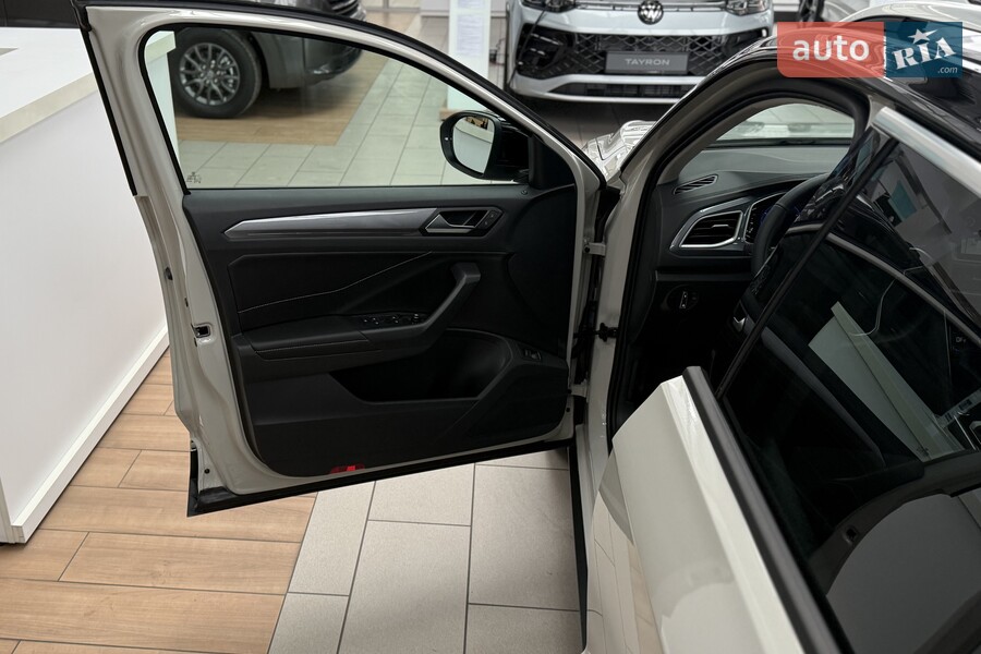 Volkswagen T-Roc - фото 12