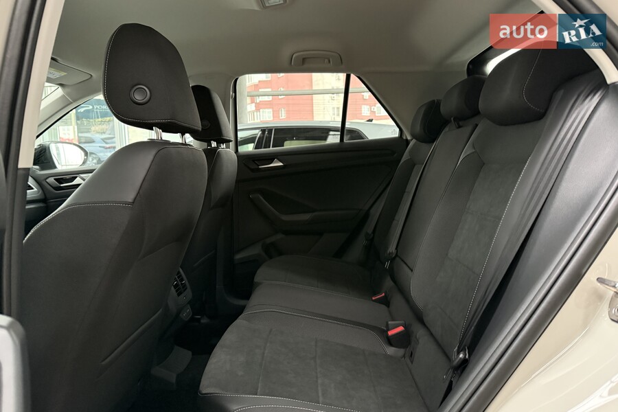 Volkswagen T-Roc - фото 14