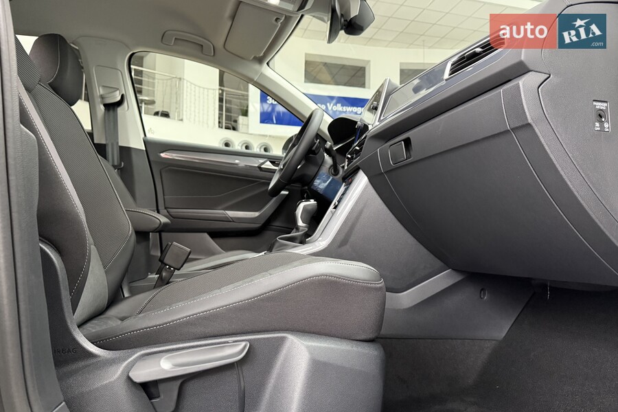 Volkswagen T-Roc - фото 26