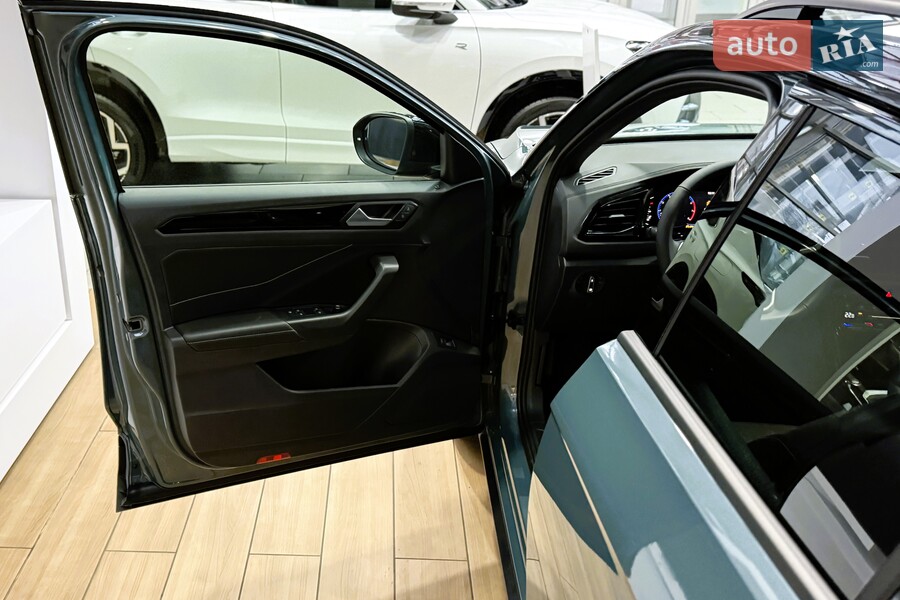 Volkswagen T-Roc - фото 11