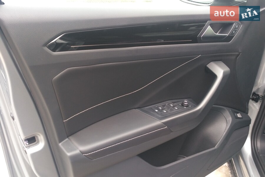 Volkswagen T-Roc - фото 16