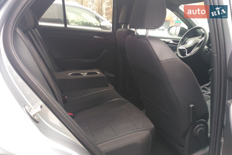 Volkswagen T-Roc - фото 21