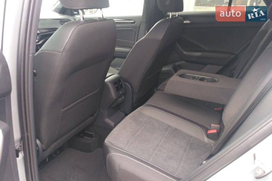 Volkswagen T-Roc - фото 26