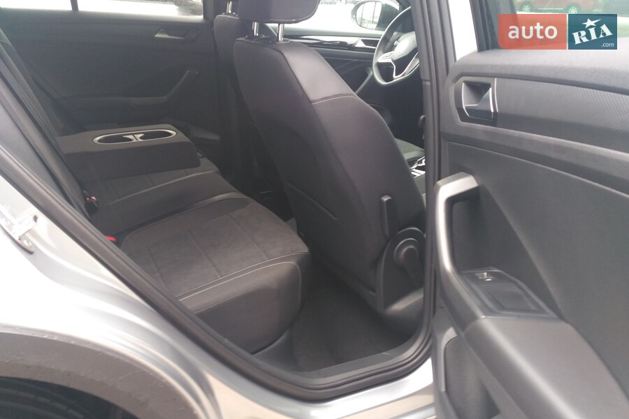 Volkswagen T-Roc - фото 25