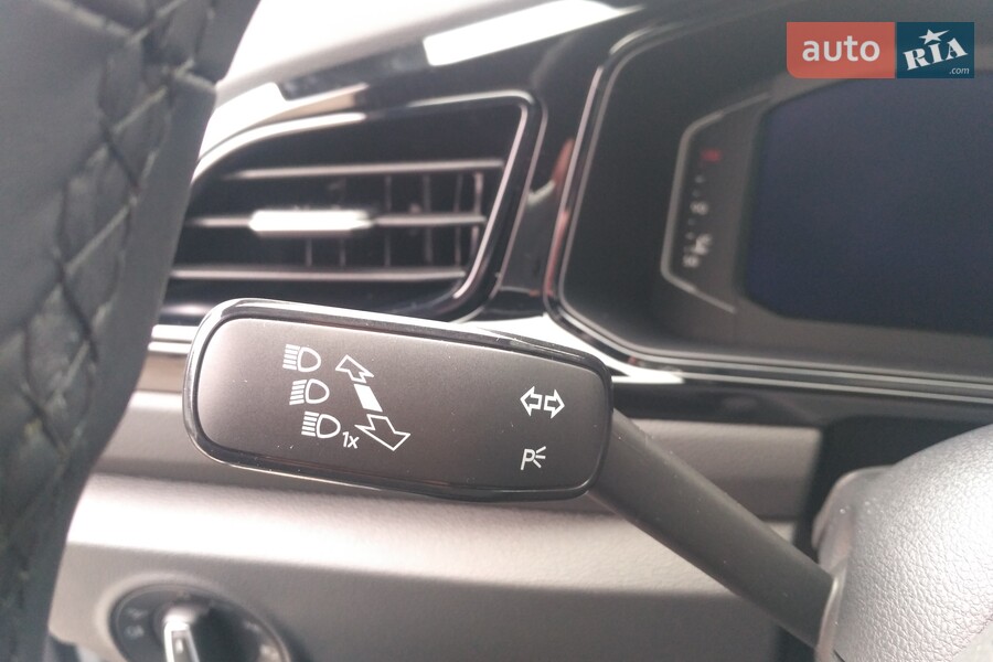 Volkswagen T-Roc - фото 29