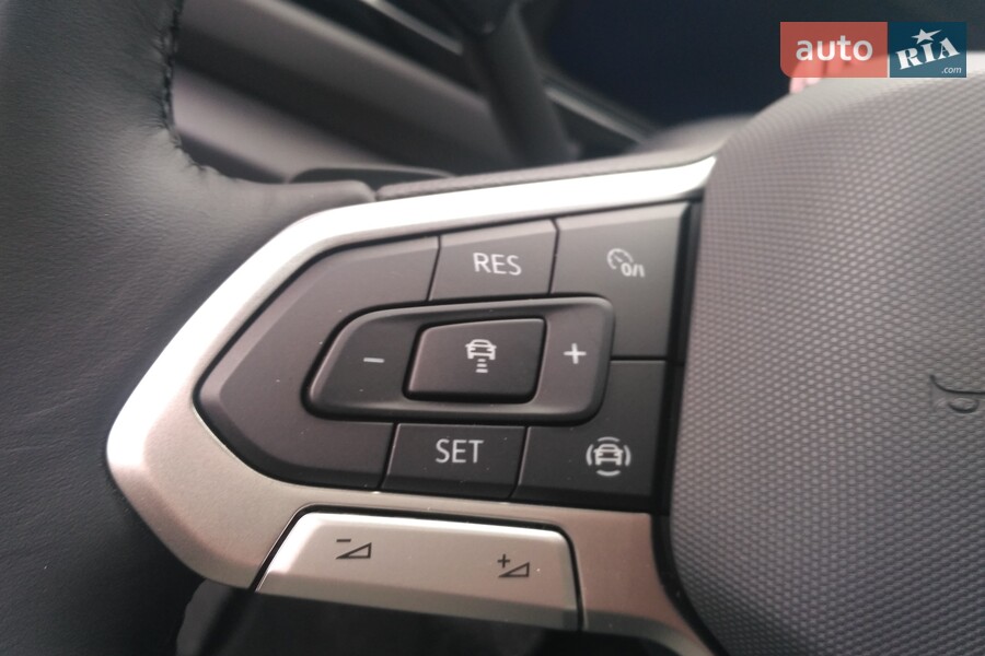 Volkswagen T-Roc - фото 32