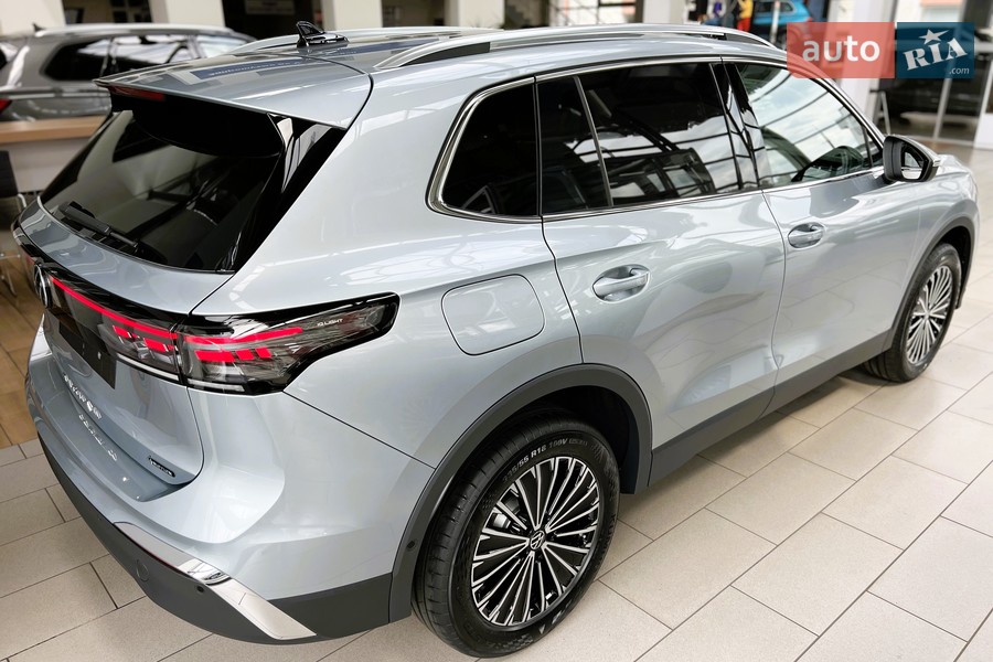 Volkswagen Tiguan - фото 8
