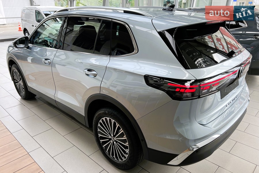 Volkswagen Tiguan - фото 9