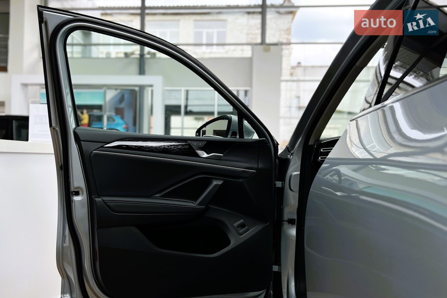 Volkswagen Tiguan - фото 12