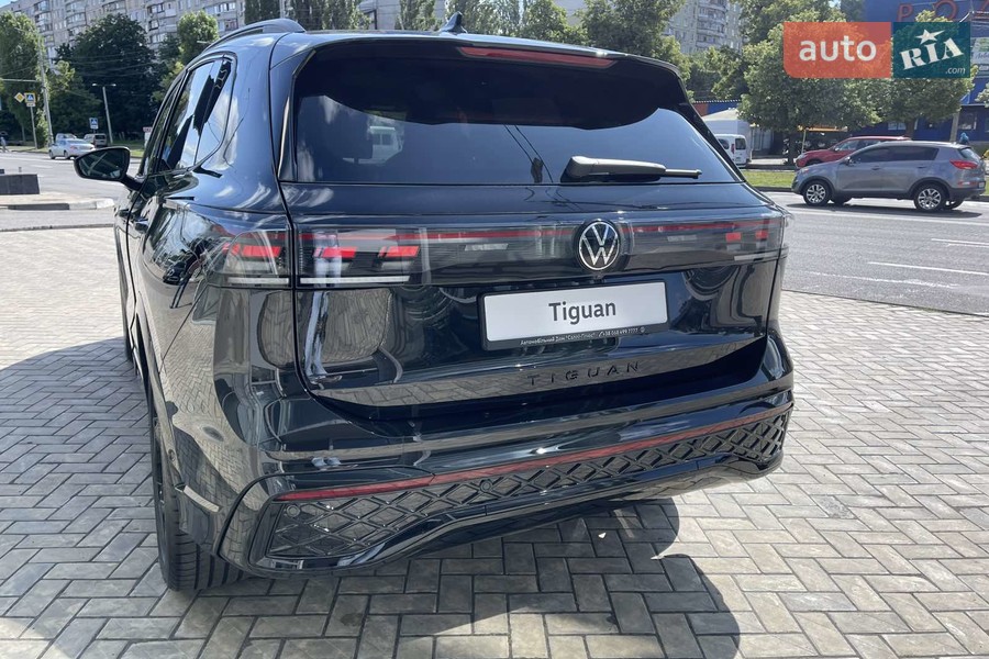 Volkswagen Tiguan - фото 8