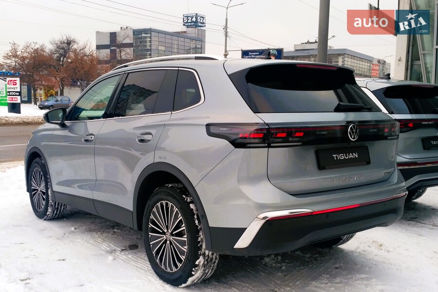 Volkswagen Tiguan - фото 8