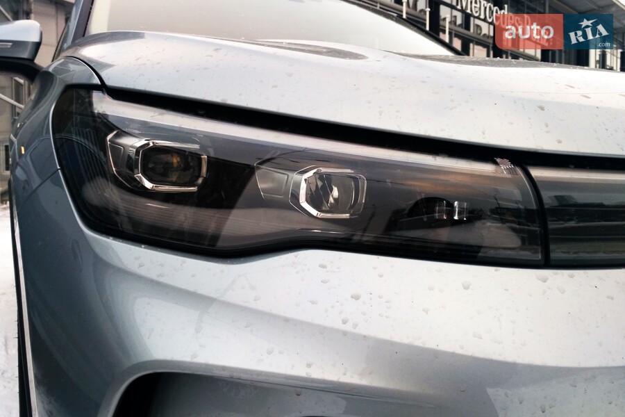 Volkswagen Tiguan - фото 11