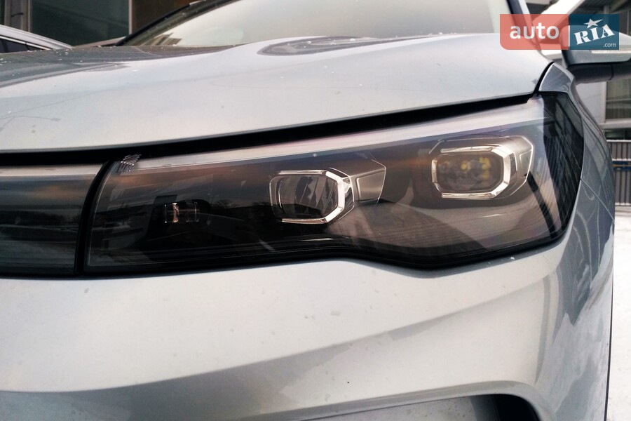 Volkswagen Tiguan - фото 12