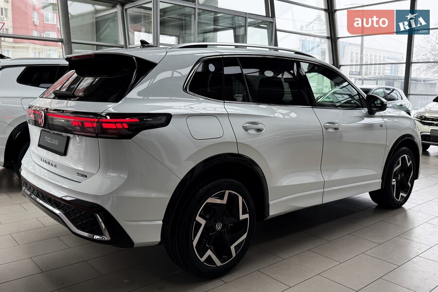 Volkswagen Tiguan - фото 7