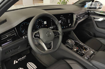 Volkswagen Touareg 2024 Silver