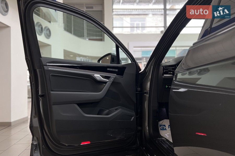 Volkswagen Touareg - фото 18