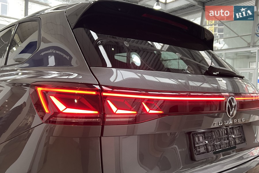 Volkswagen Touareg - фото 14