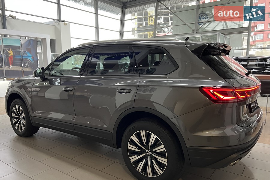 Volkswagen Touareg - фото 12