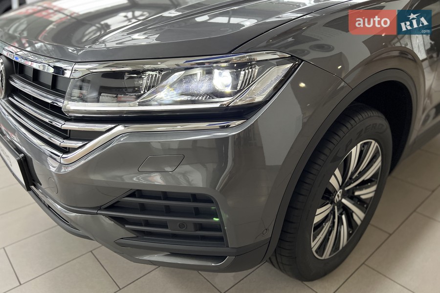 Volkswagen Touareg - фото 16