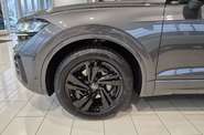 Volkswagen Touareg R-Line Platinum 3