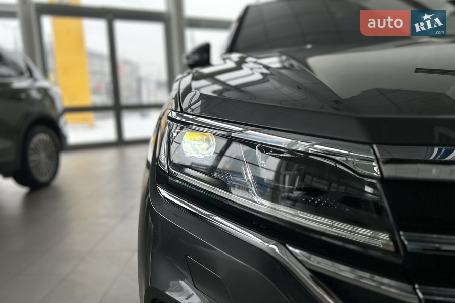 Volkswagen Touareg - фото 2