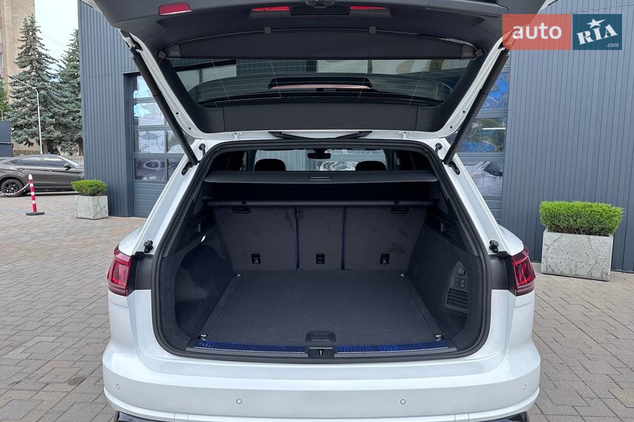 Volkswagen Touareg - фото 10