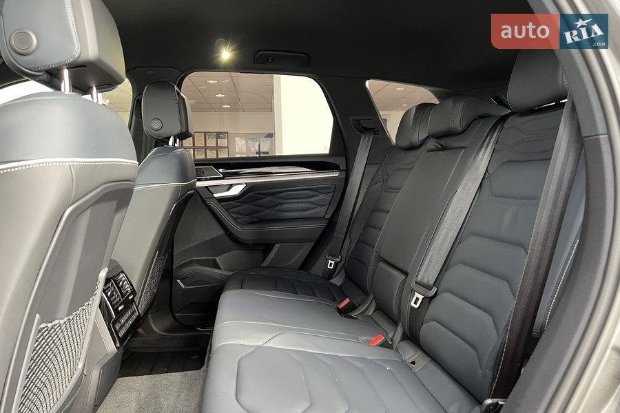 Volkswagen Touareg - фото 17