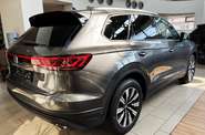 Volkswagen Touareg - фото 10