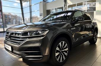 Volkswagen Touareg 2025 Silver 3.0 TDI AT (231 к.с.) AWD