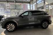 Volkswagen Touareg - фото 6