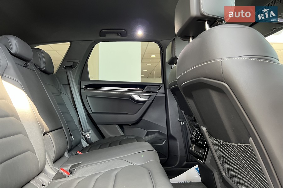 Volkswagen Touareg - фото 13