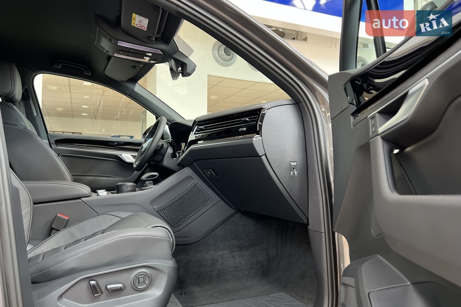 Volkswagen Touareg - фото 14