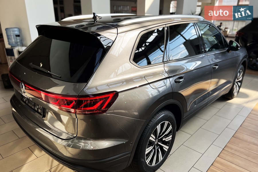 Volkswagen Touareg - фото 6