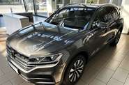Volkswagen Touareg - фото 1