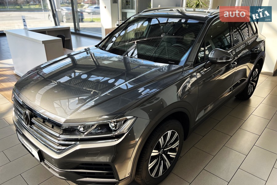 Volkswagen Touareg - фото 1