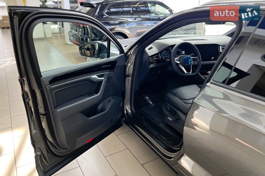 Volkswagen Touareg - фото 18
