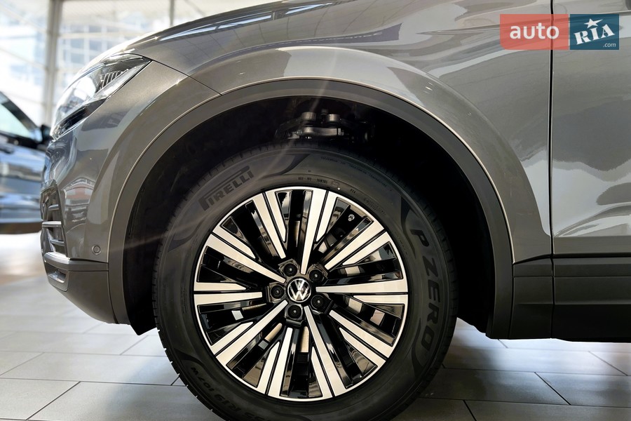 Volkswagen Touareg - фото 12