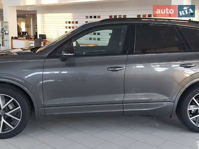 Volkswagen Touareg 2025 R-Line Platinum