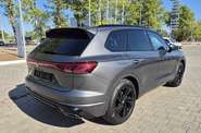 Volkswagen Touareg R-Line Platinum 3