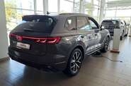 Volkswagen Touareg R-Line Platinum 3