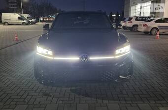 Volkswagen Touareg 2025 R-Line Platinum 1