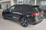 Volkswagen Touareg R-Line Platinum 3